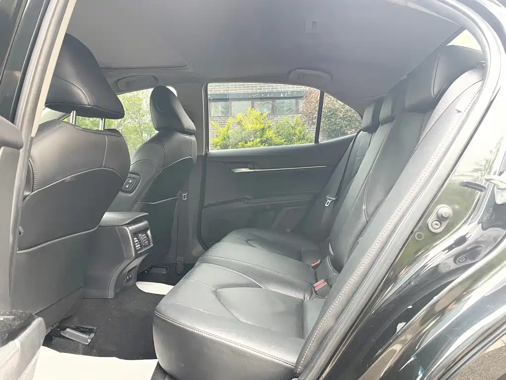 Toyota Camry 2021 — фото 11