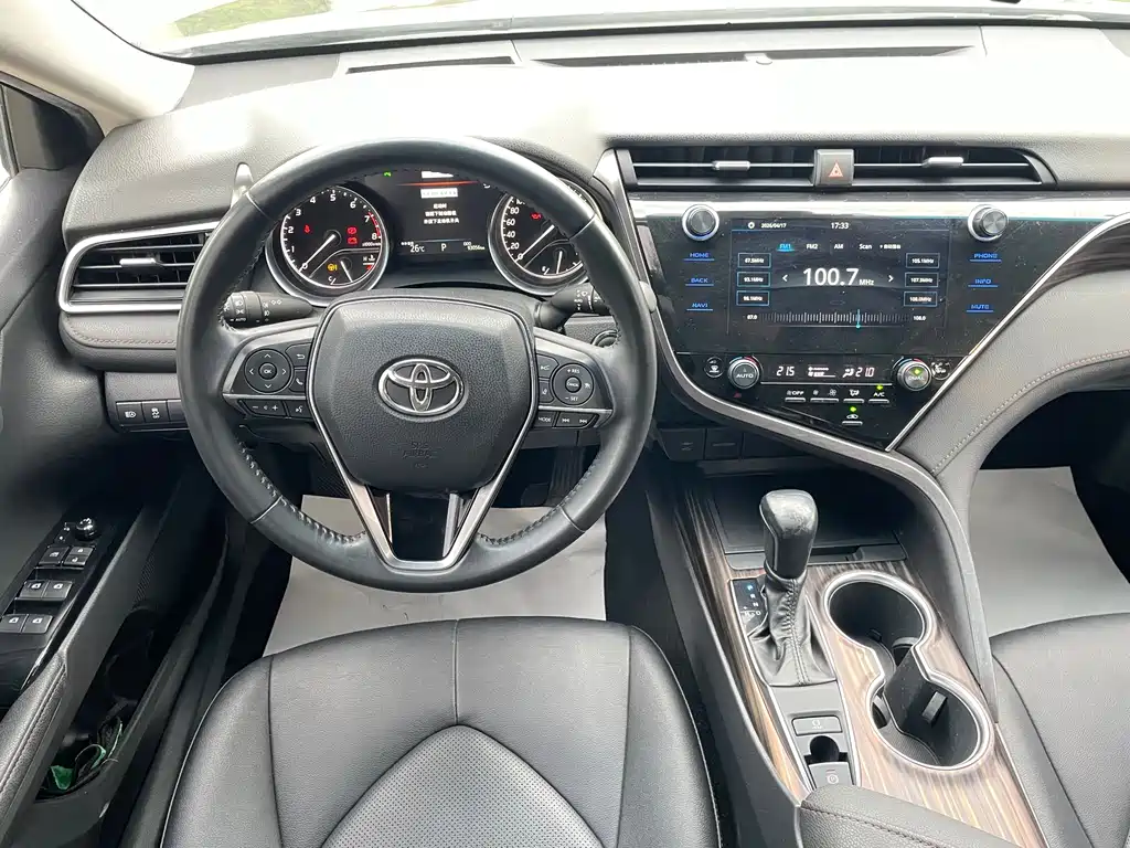 Toyota Camry 2021 — фото 8