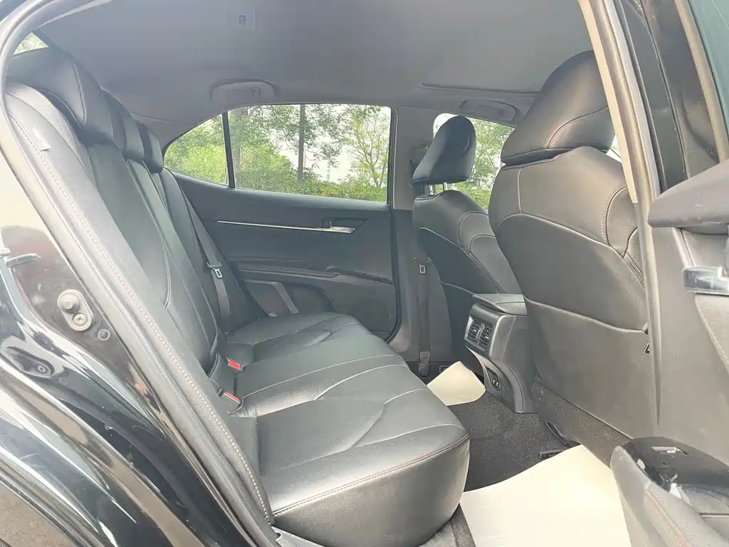 Toyota Camry 2021 — фото 13