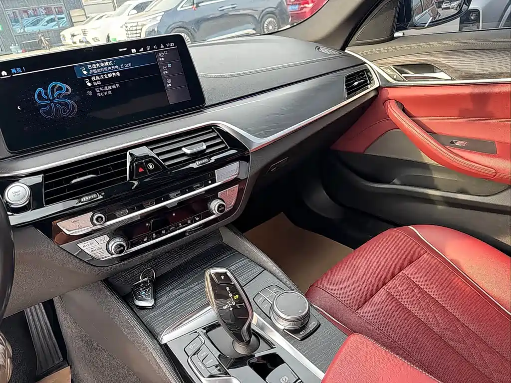 BMW 5 Series New Energy 2022 — фото 10