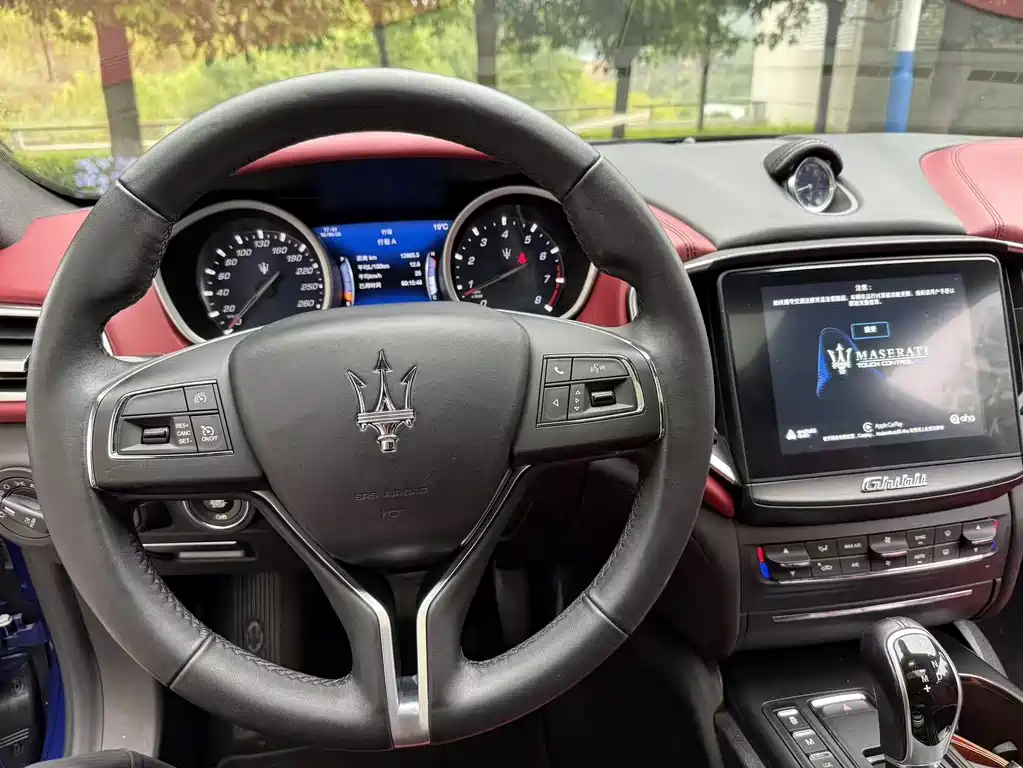 Maserati Ghibli 2019 — фото 15