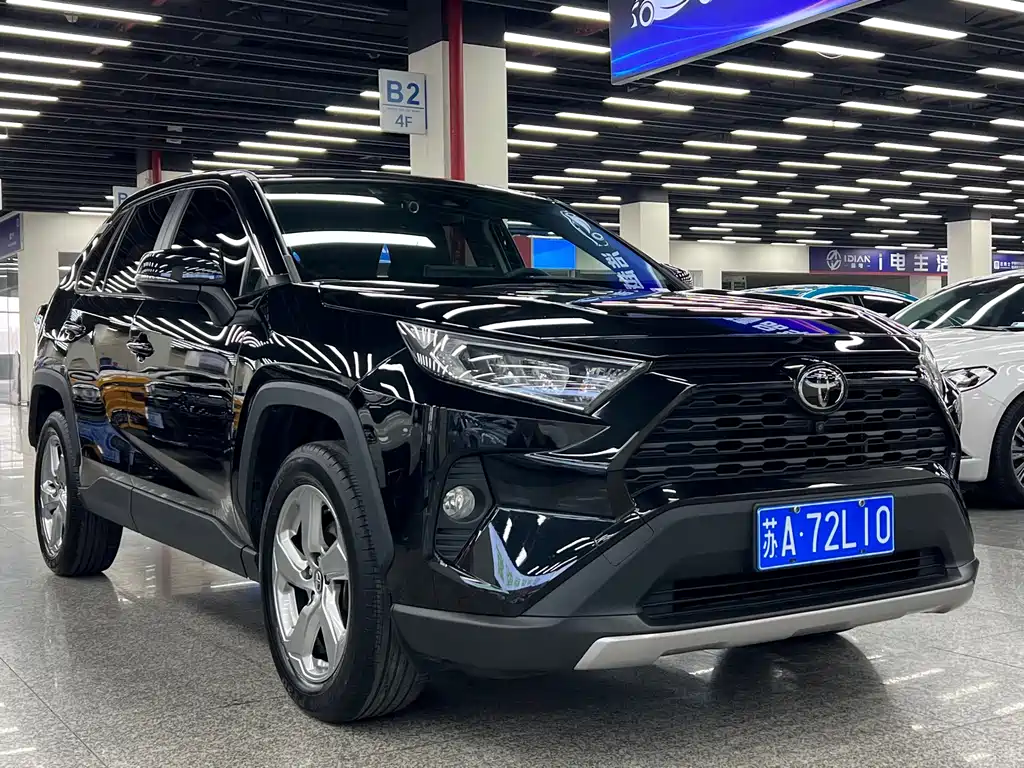 Toyota RAV4 2021 — фото 4