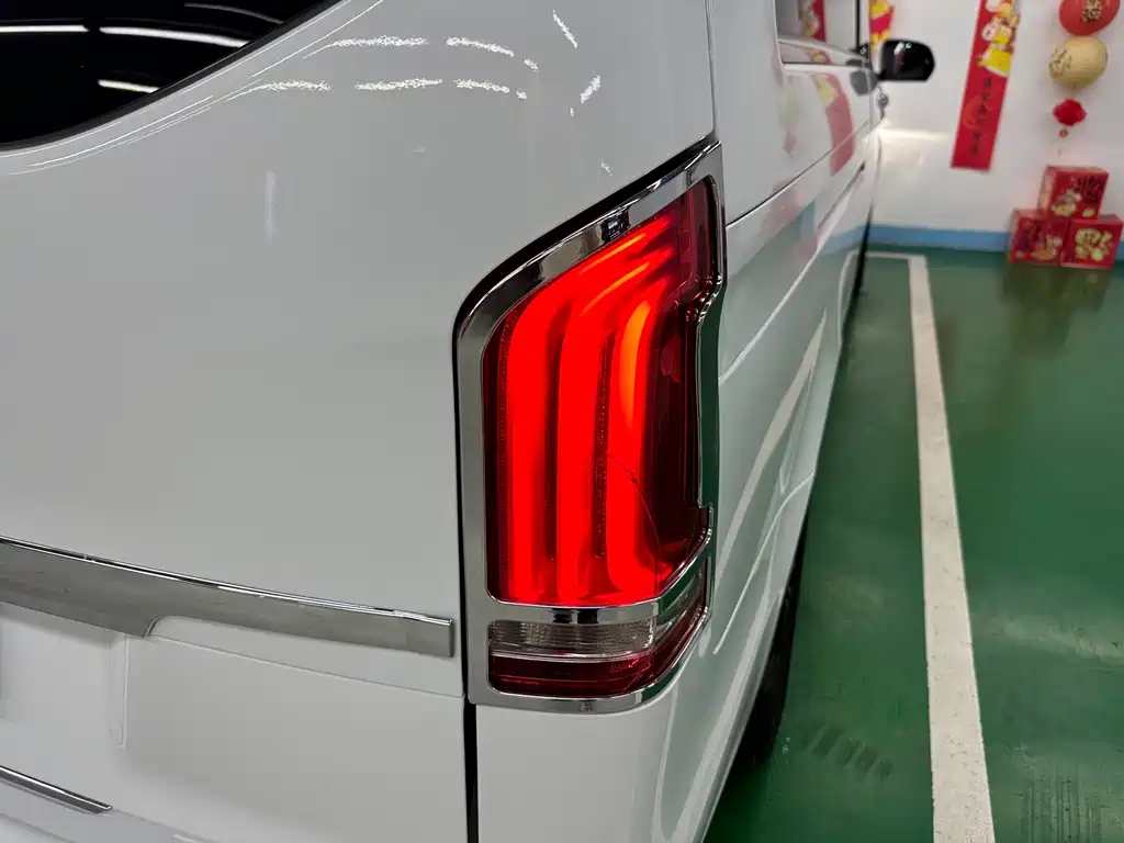 Mercedes-Benz V-Class 2019 — фото 38