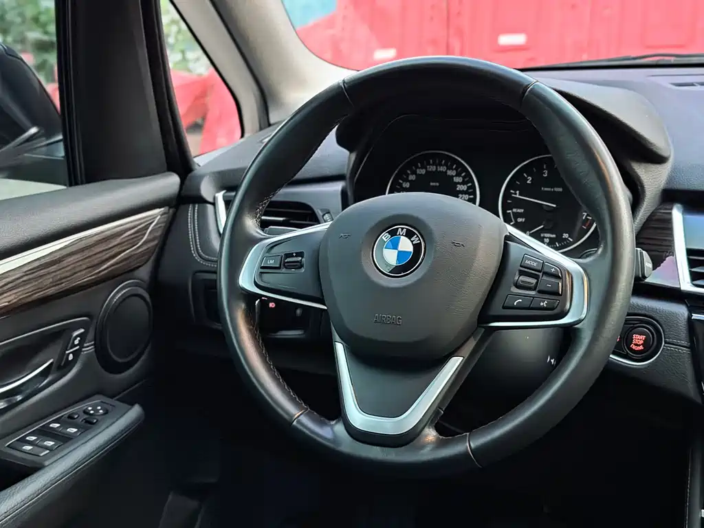 BMW 2 Series Active Tourer 2015 — фото 11