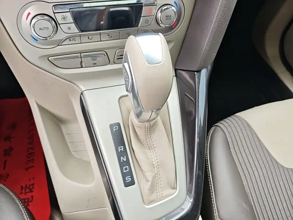Ford Focus 2014 — фото 14