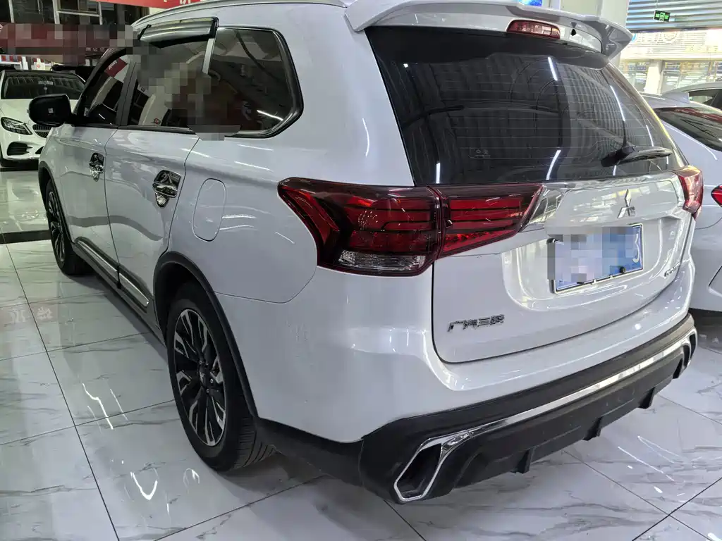 Mitsubishi Outlander 2019 — фото 4