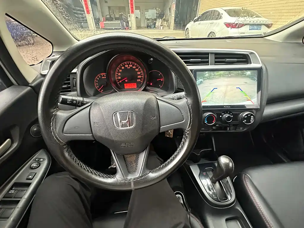 Honda Fit 2018 — фото 10