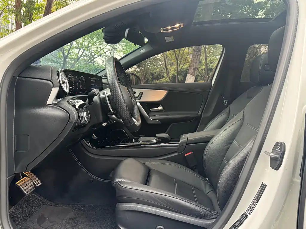 Mercedes-Benz A-Class AMG 2024 — фото 10