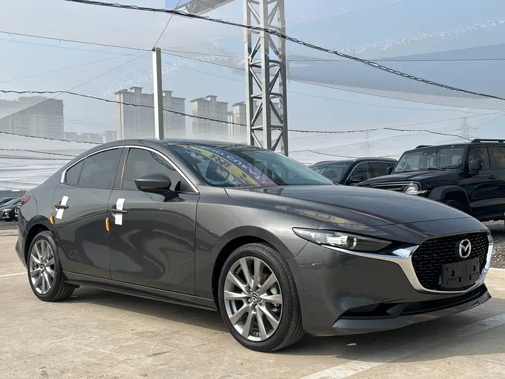 Mazda 3 Axela 2022 — фото 3