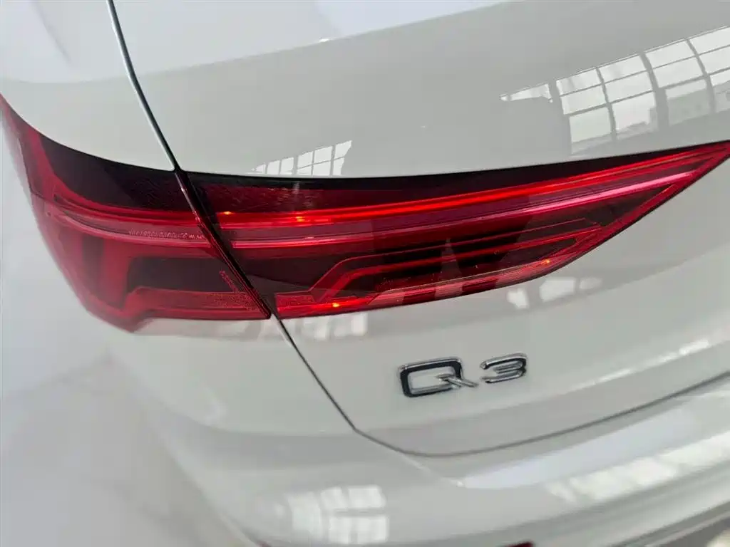 Audi Q3 2023 — фото 14