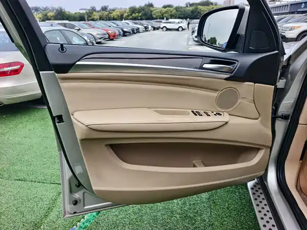 BMW X6 2011