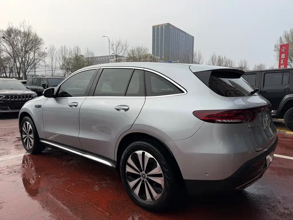 Mercedes-Benz EQC 2022 — фото 4