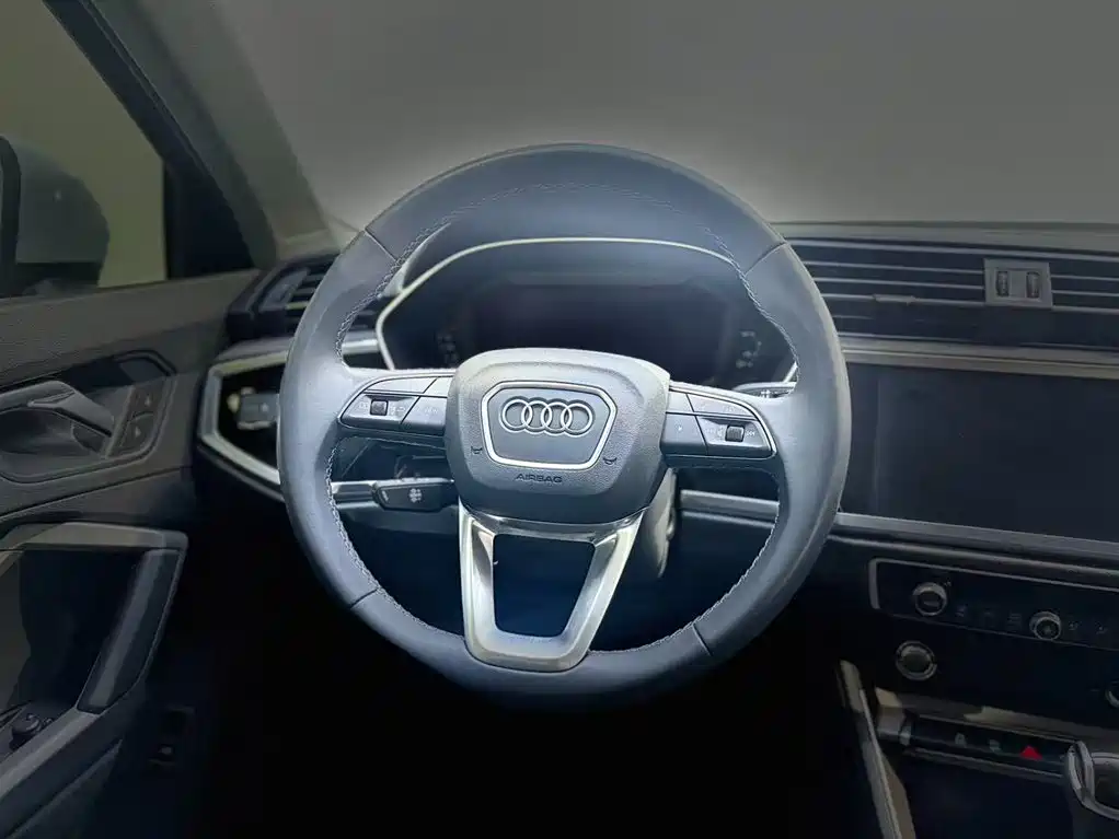 Audi Q3 2023 — фото 11