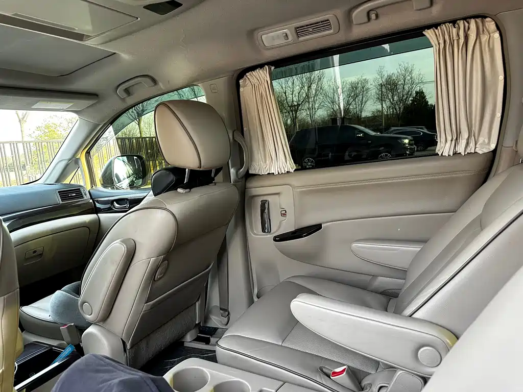 Nissan Quest 2015 — фото 15