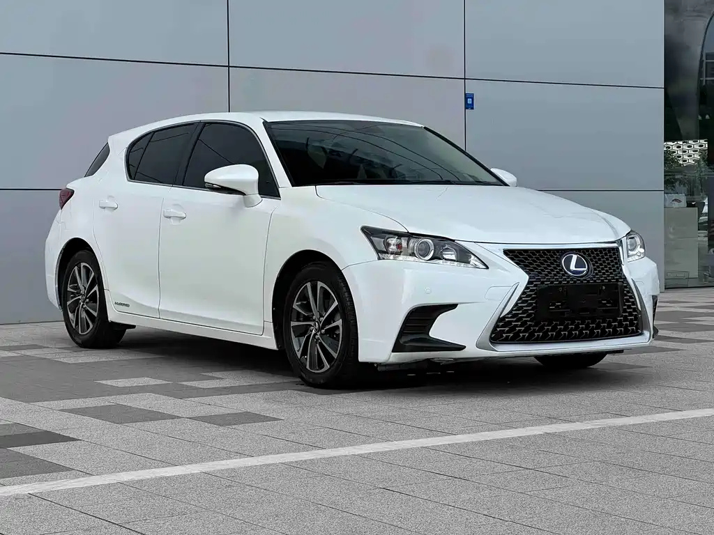Lexus CT 2017 — фото 3