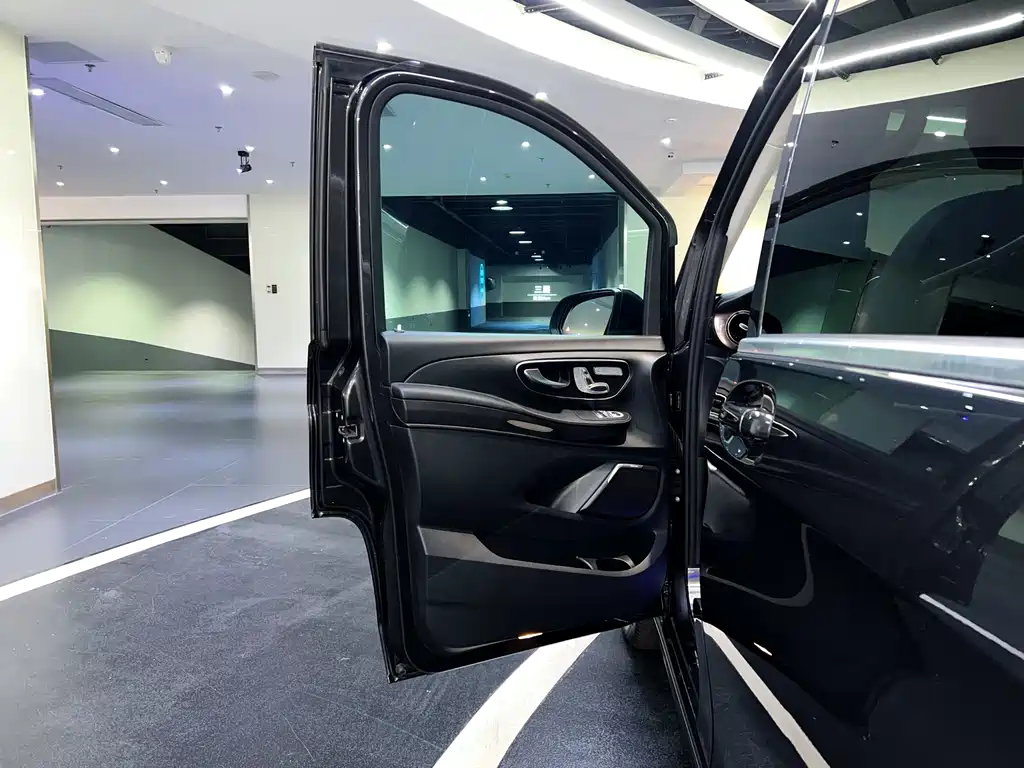 Mercedes-Benz V-Class 2020 — фото 12