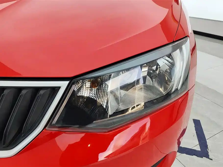 Skoda Fabia 2017 — фото 5