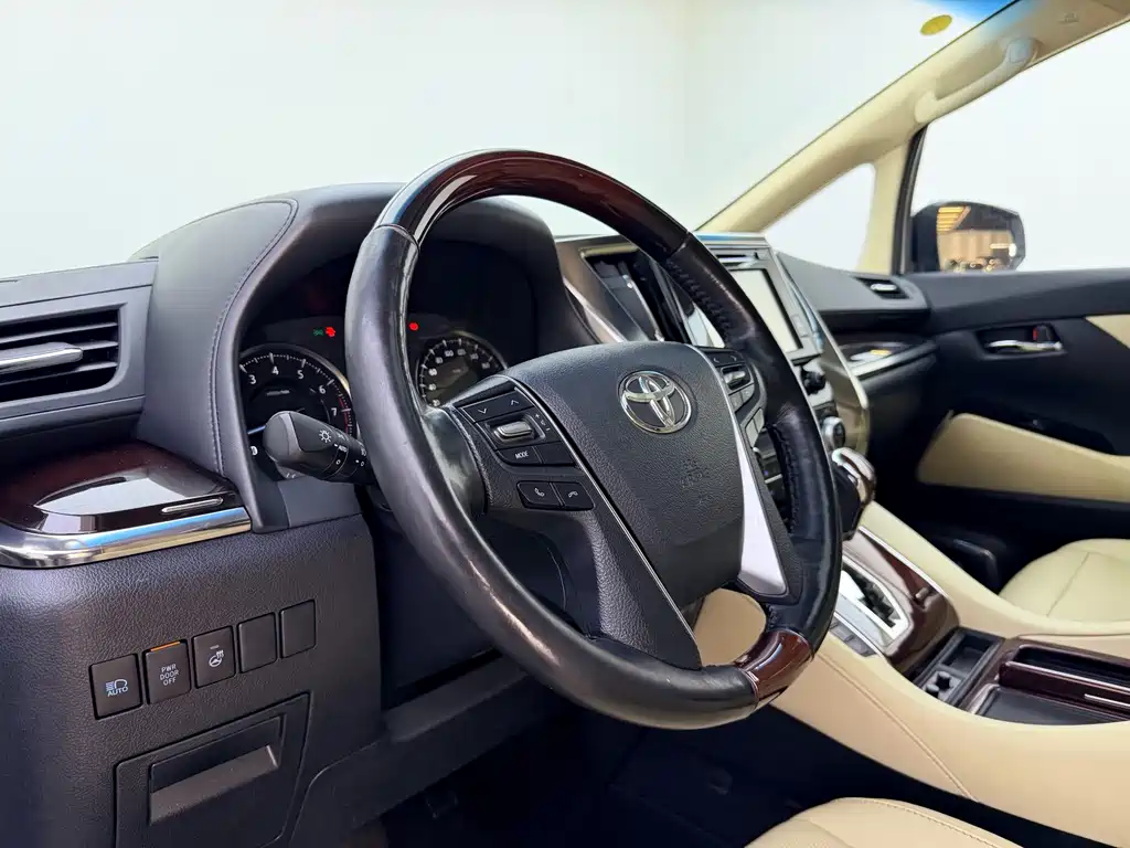 Toyota Alphard 2018 — фото 12