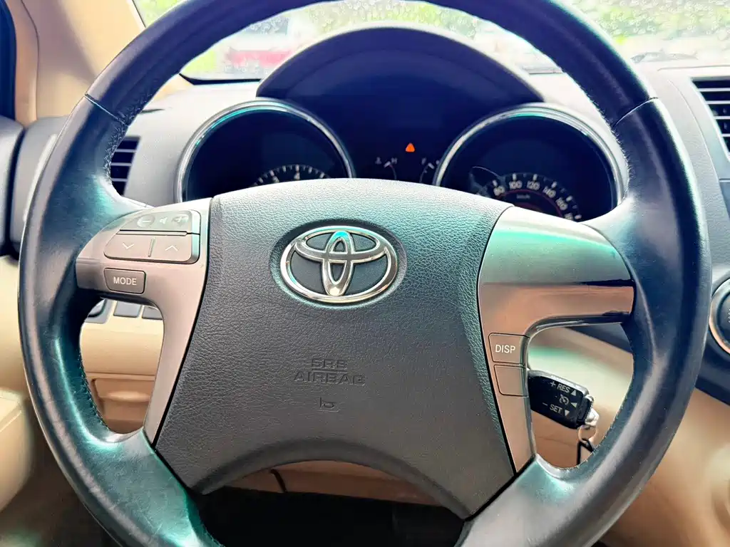 Toyota Highlander 2010 — фото 17