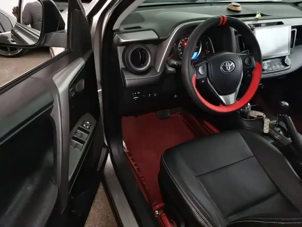 Toyota RAV4 2019 — фото 16