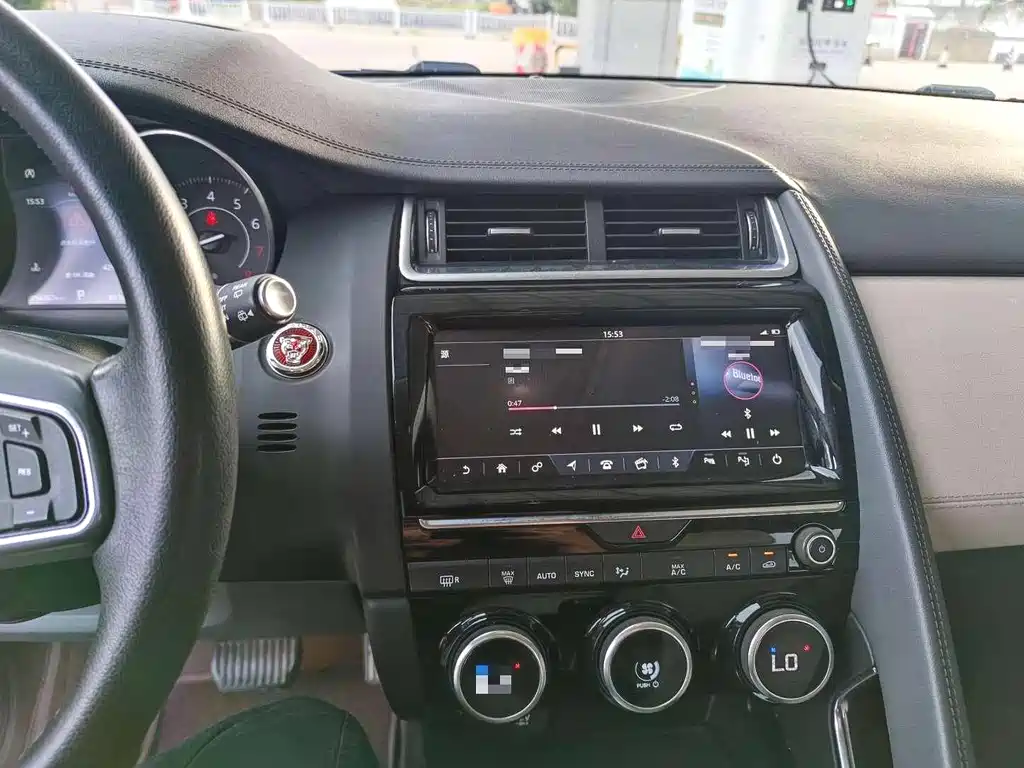 Jaguar E-PACE 2019 — фото 16