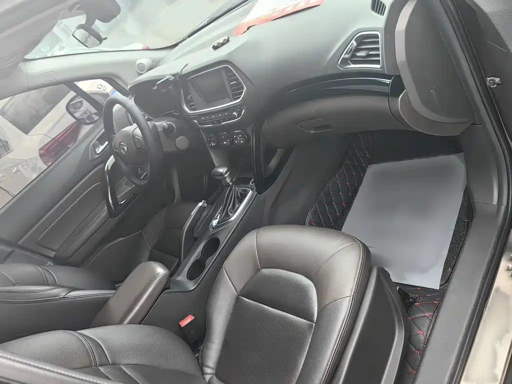 GAC Trumpchi GS4 2016 — фото 12