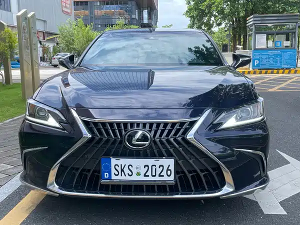 Lexus ES 2024