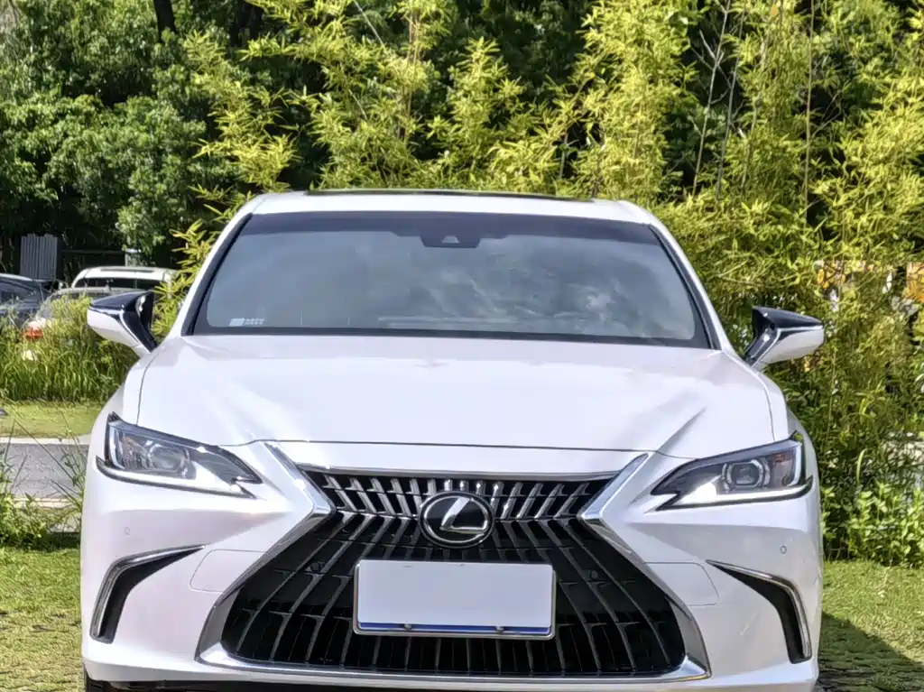 Lexus ES 2023 — фото 2