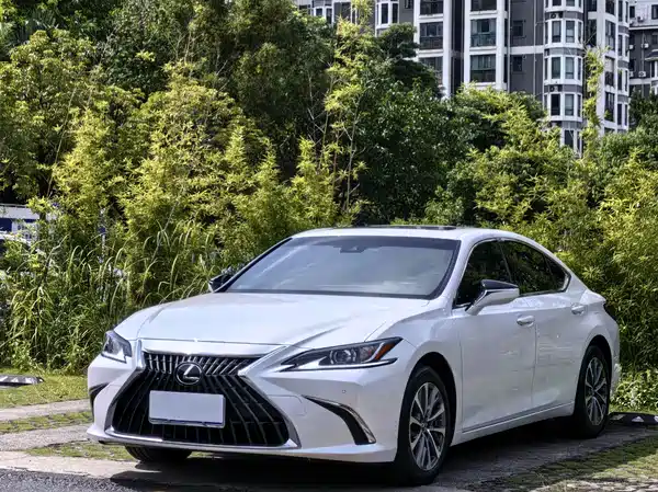 Lexus ES 2023