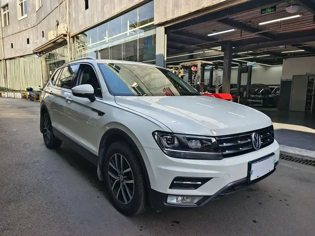 Volkswagen Tiguan L 2018 — фото 3