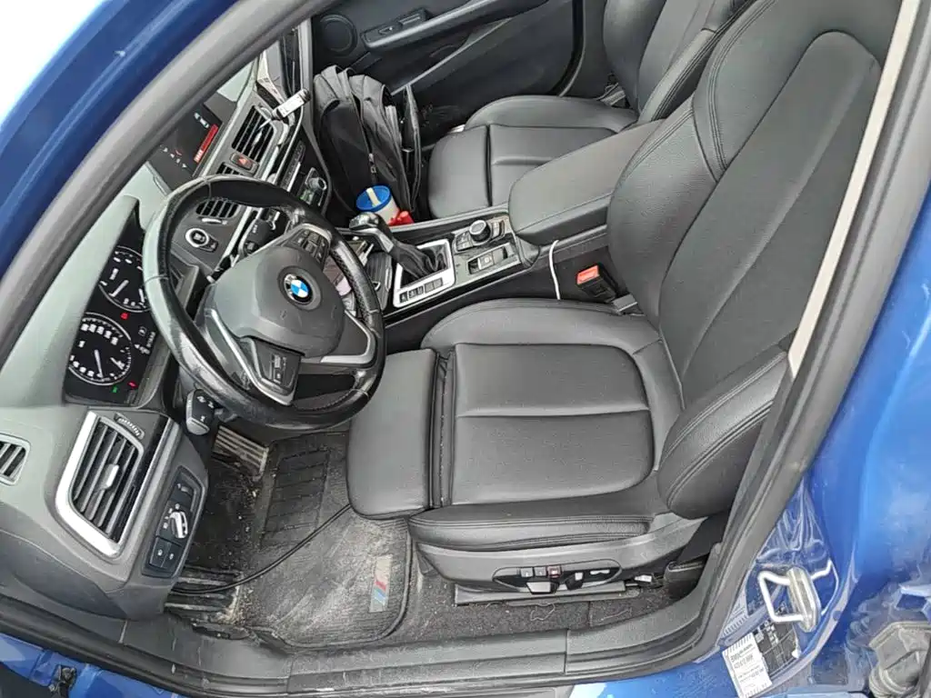BMW 1 Series 2018 — фото 15
