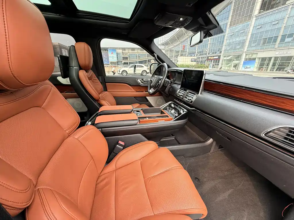 Lincoln Navigator 2018 — фото 10