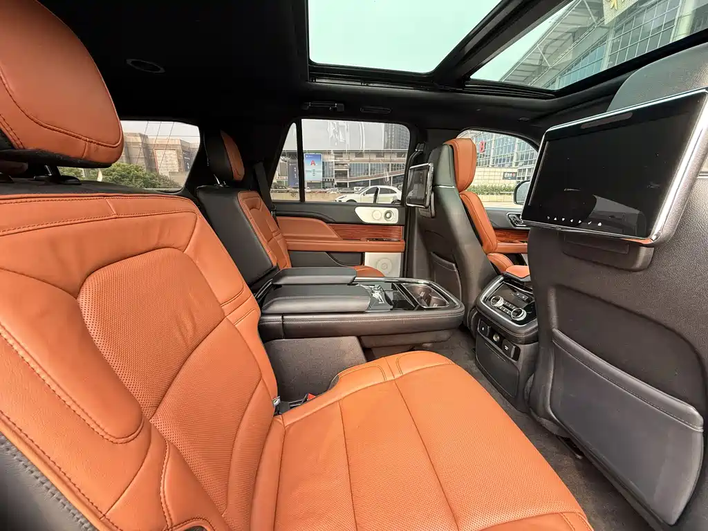 Lincoln Navigator 2018 — фото 11