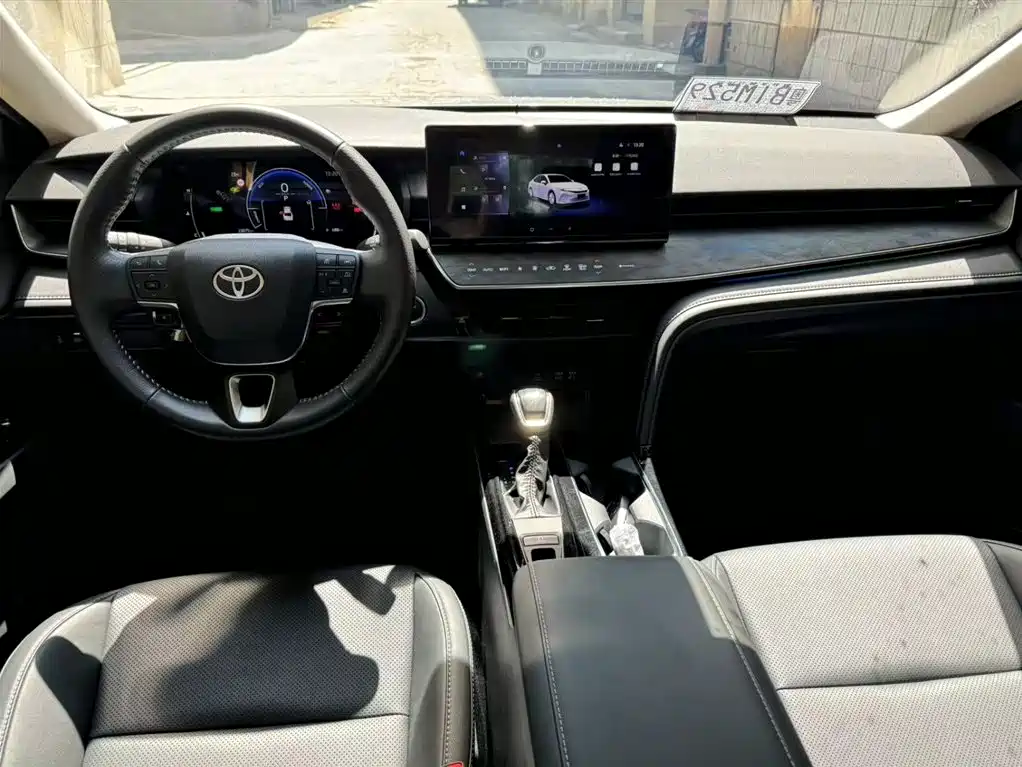 Toyota Camry 2025 — фото 14