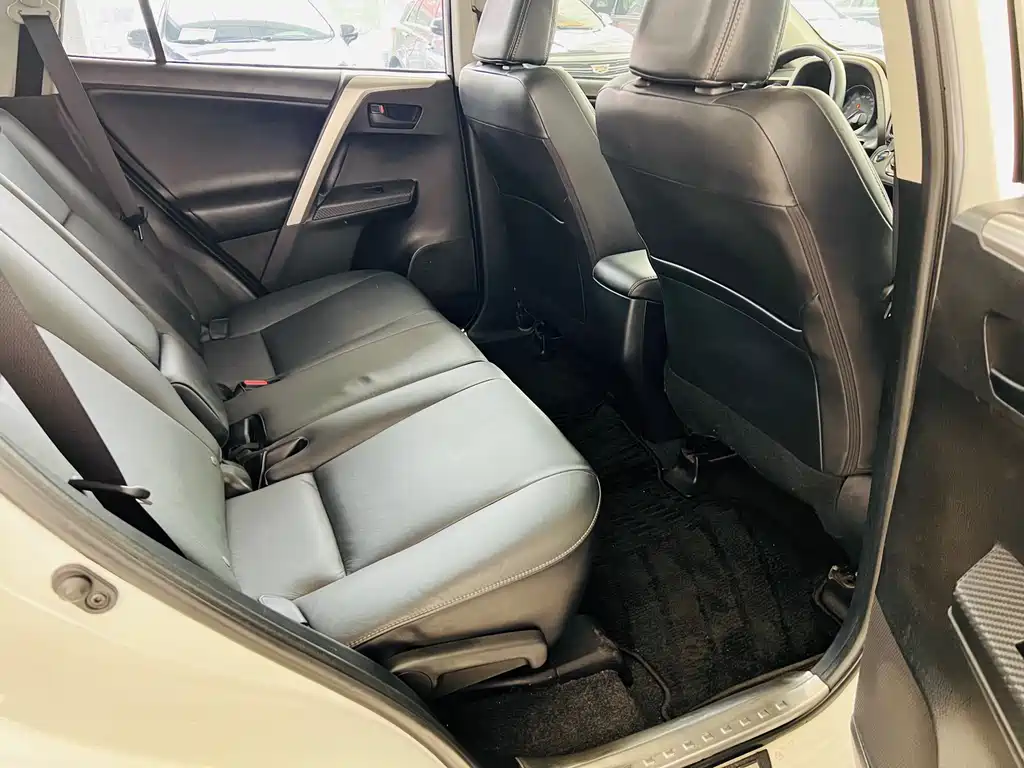 Toyota RAV4 2016 — фото 20