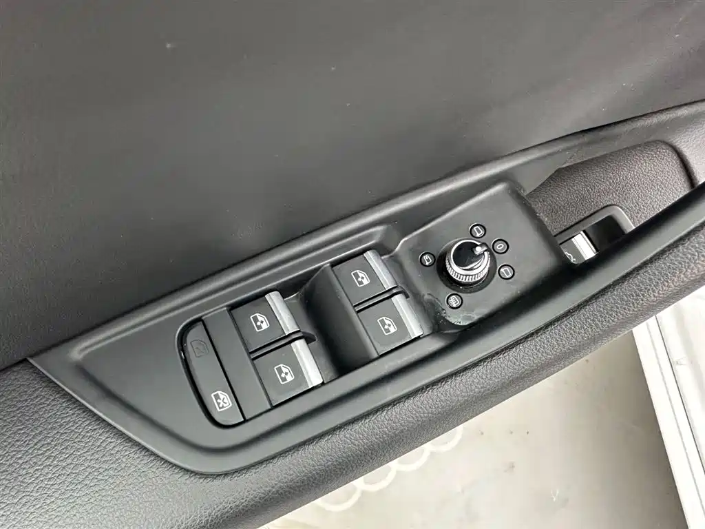 Audi A4L 2023 — фото 25