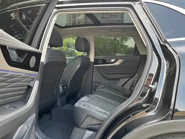 Hongqi HS5 2022