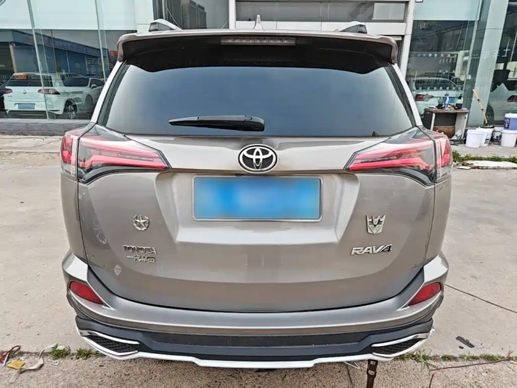 Toyota RAV4 2017 — фото 6