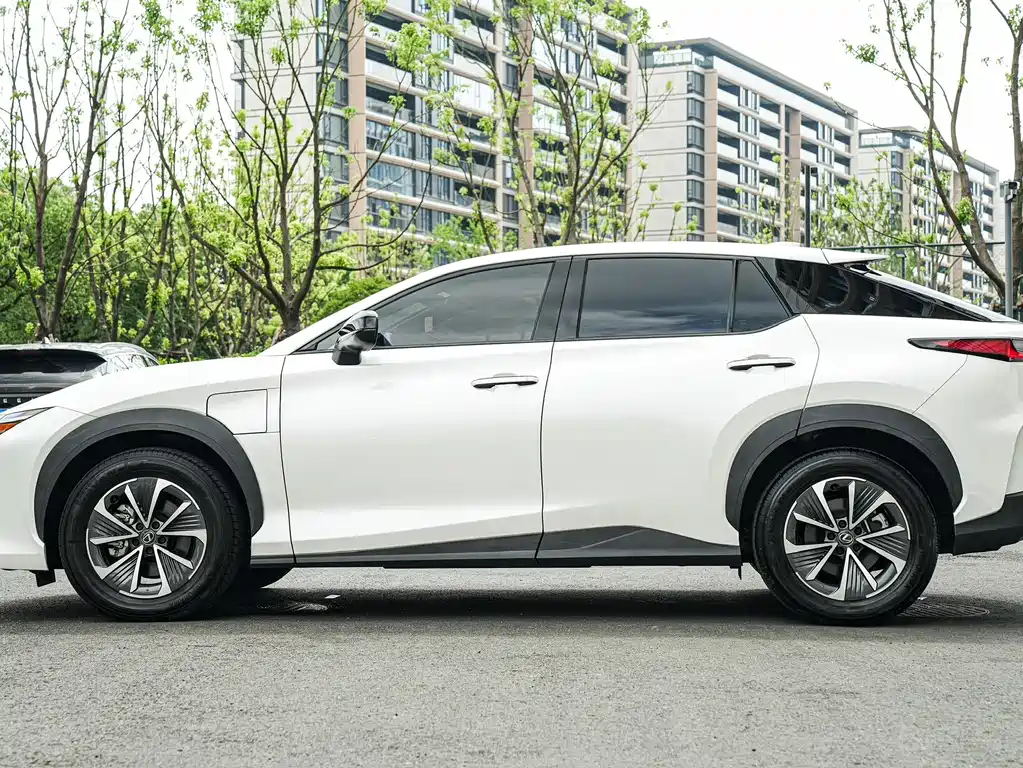 Lexus RZ 2023