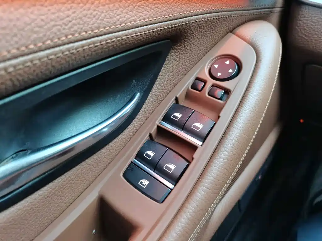 BMW 5 Series 2016 — фото 21