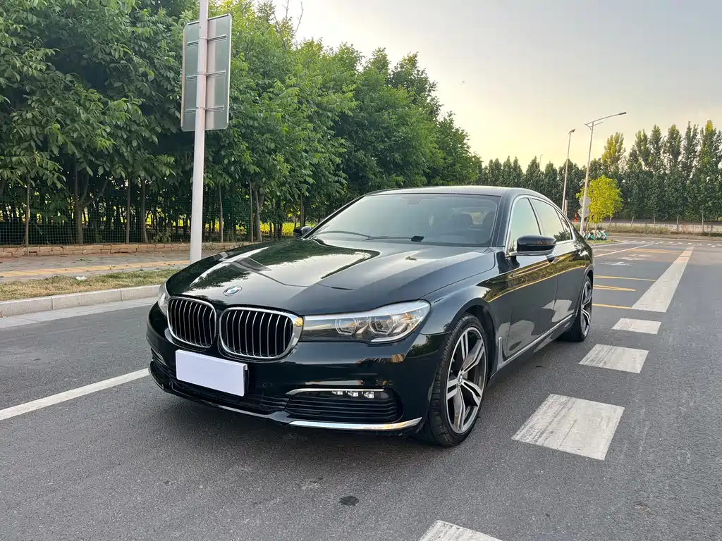 BMW 7 Series 2017 — фото 1
