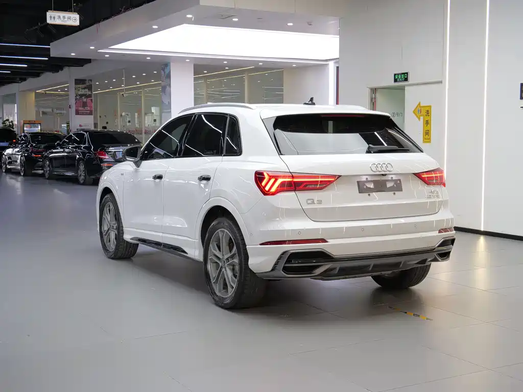 Audi Q3 2023 — фото 15