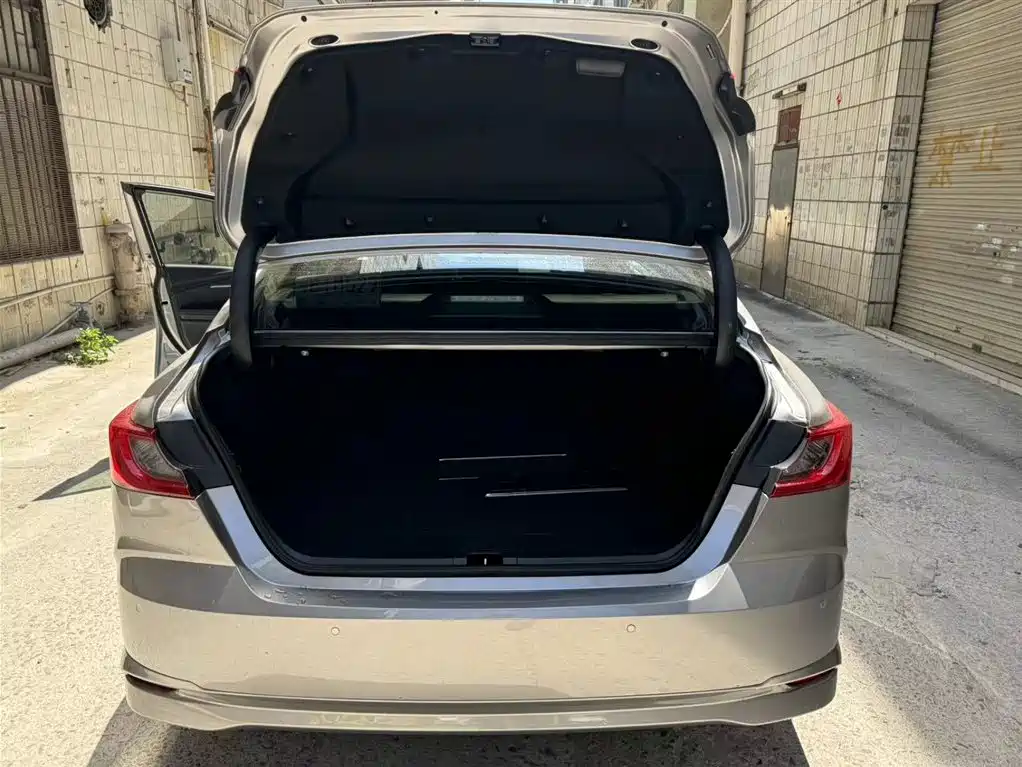 Toyota Camry 2025 — фото 16