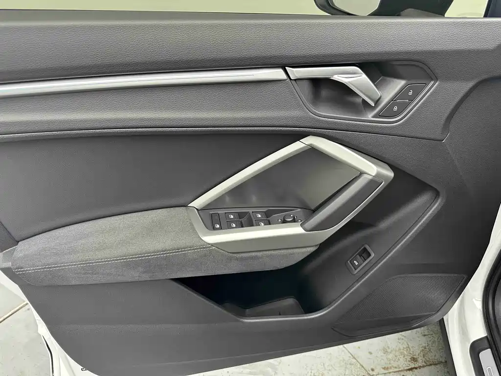 Audi Q3 2023 — фото 10