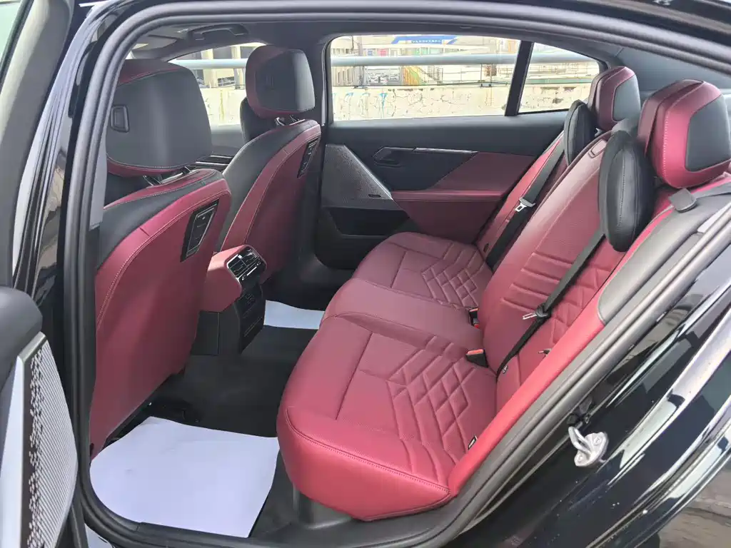 BMW i5 2024