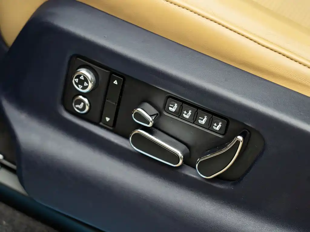 Bentley Bentayga 2020 — фото 10