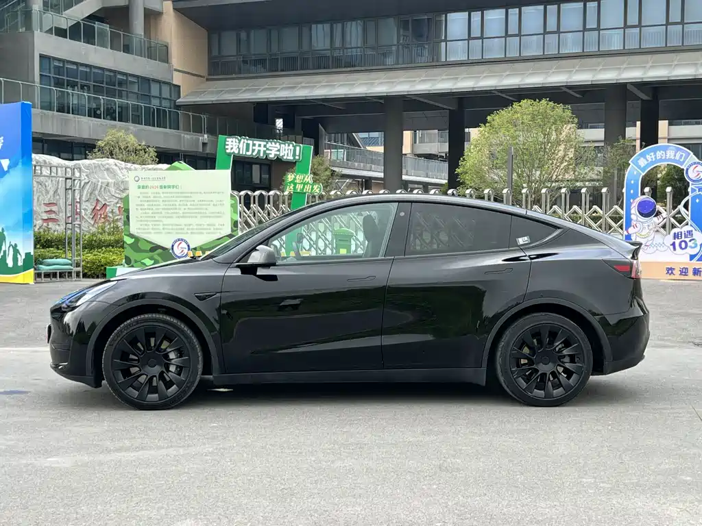 Tesla Model Y 2023 — фото 8