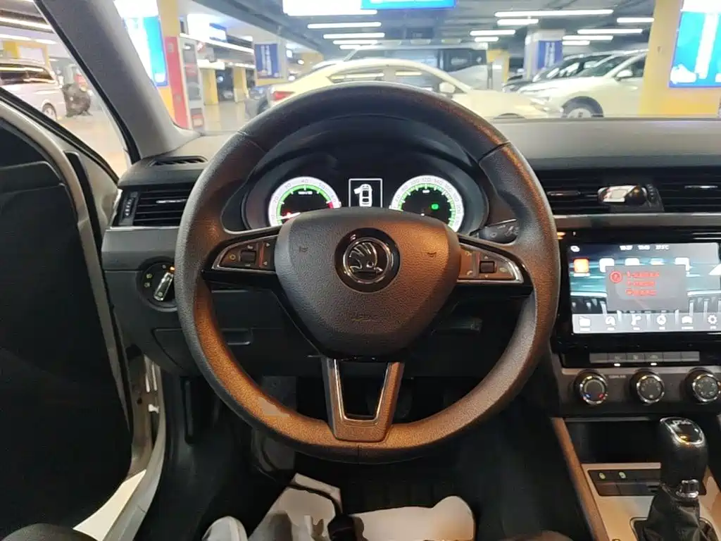 Skoda Octavia 2018 — фото 11