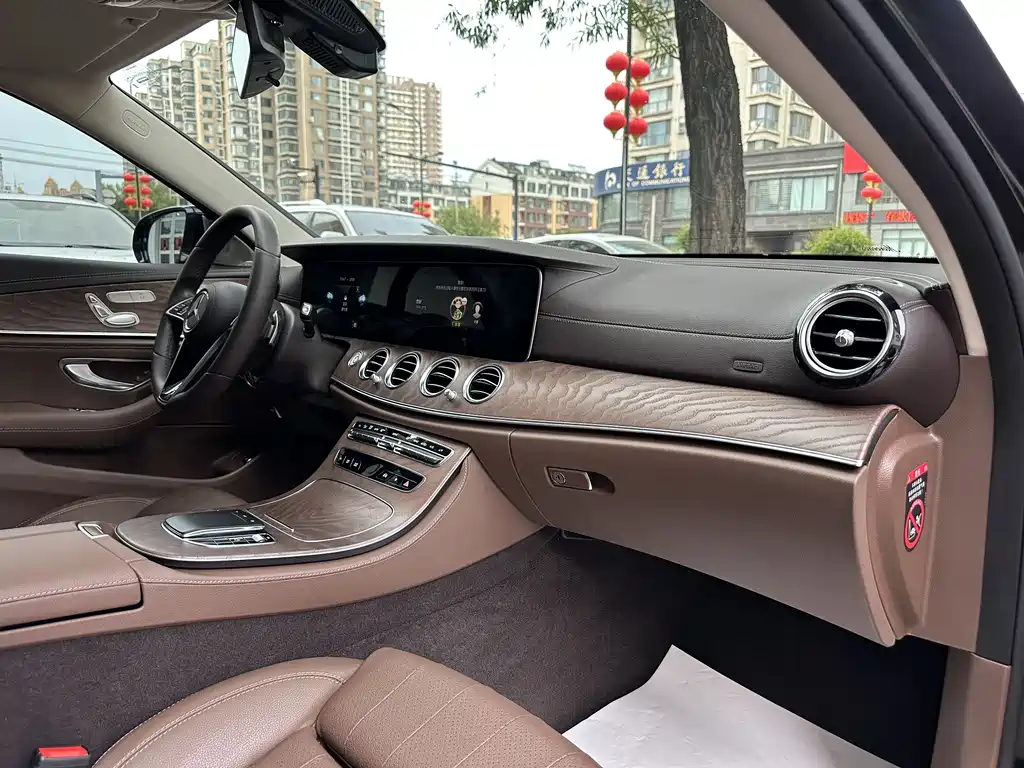 Mercedes-Benz E-Class 2023 — фото 11