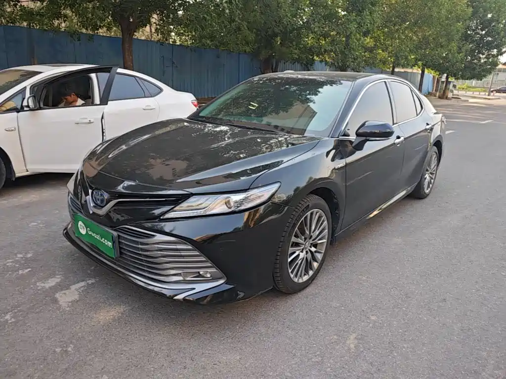 Toyota Camry 2020 — фото 1